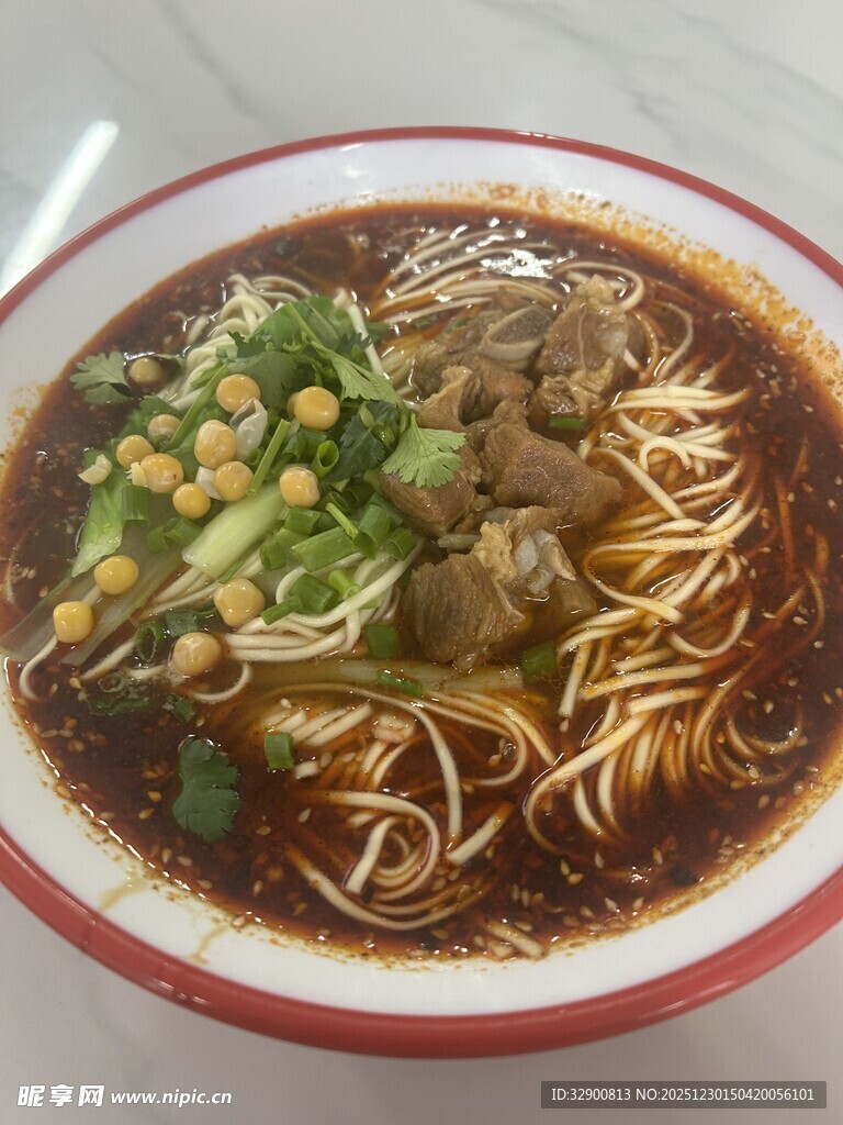美味牛肉汤面诱人呈现