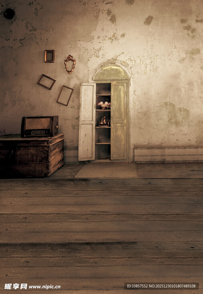 老旧房间内的复古陈设