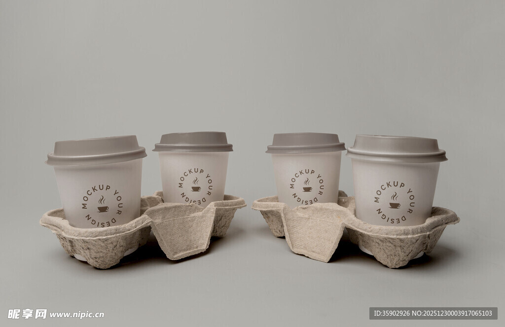 四杯咖啡置于托盘上