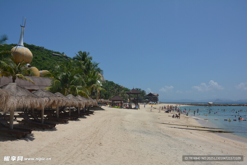 美丽沙滩度假风光