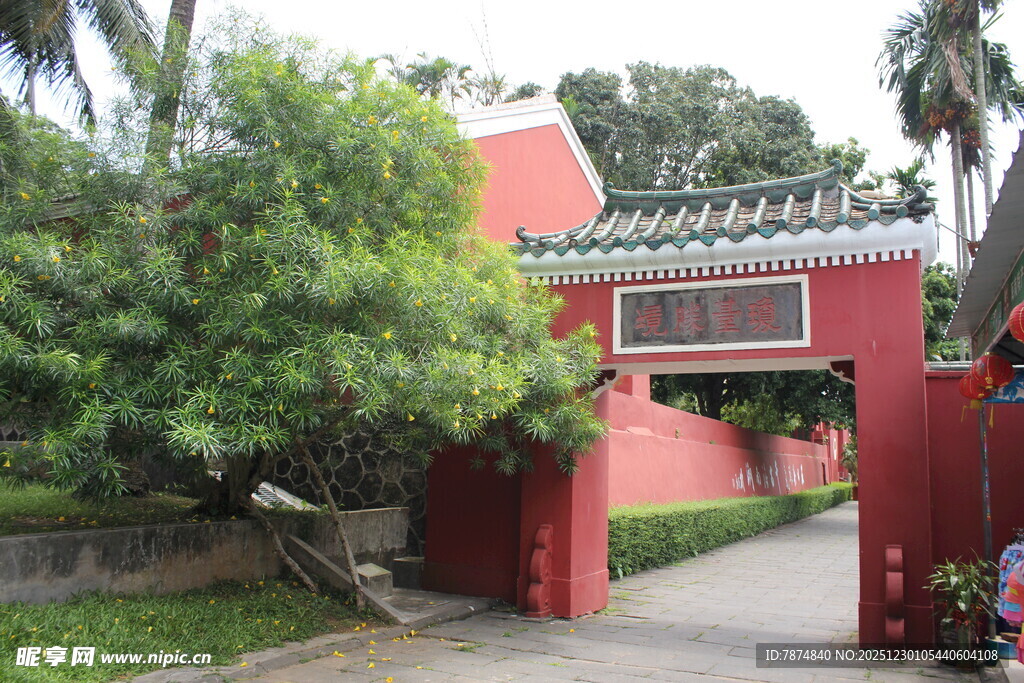 中式红门园林景致