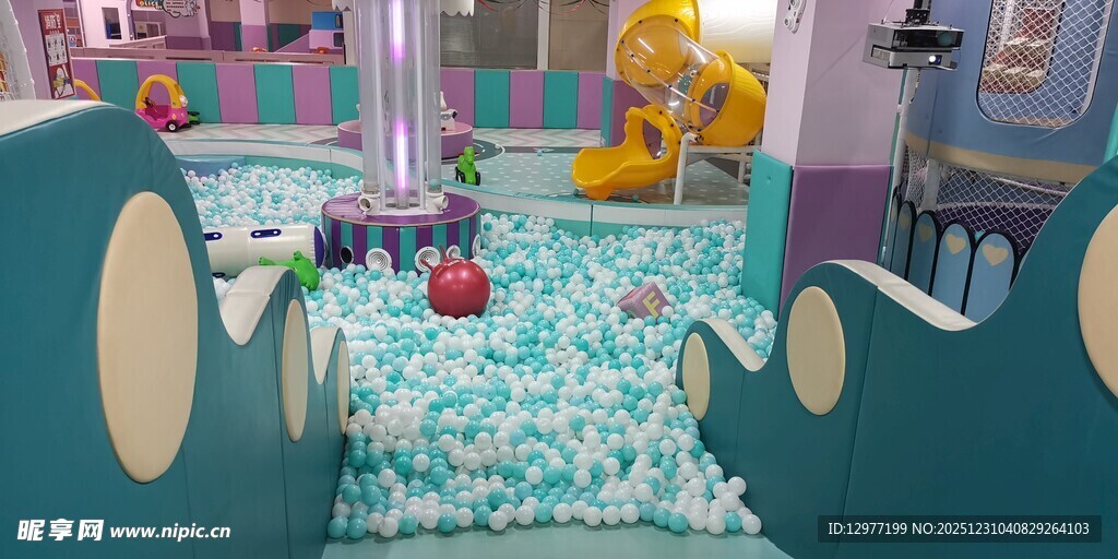 儿童室内游乐区欢乐场景