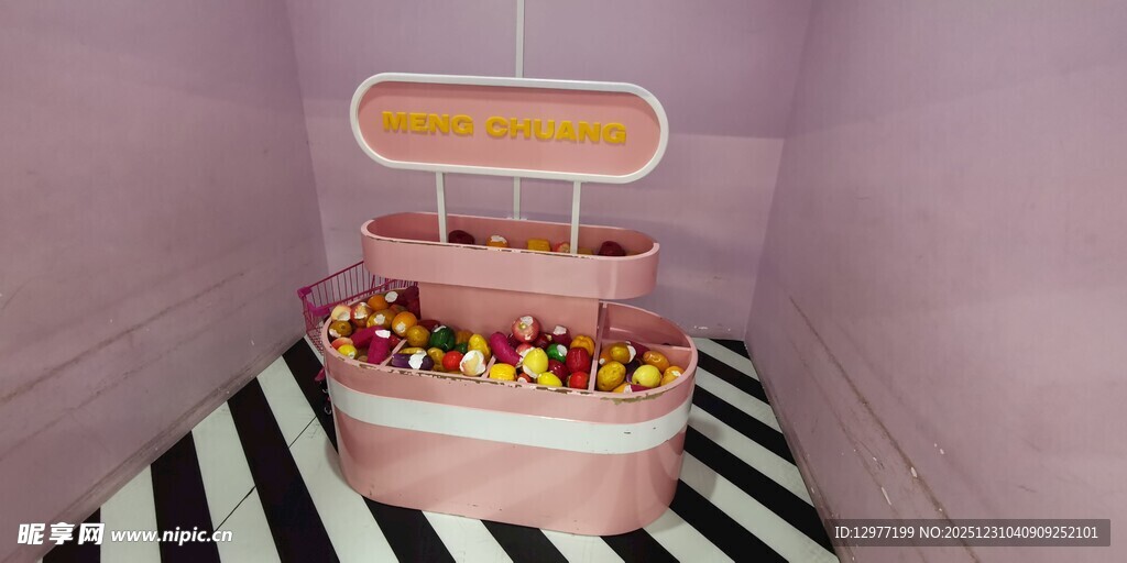 粉色三层甜品展示架