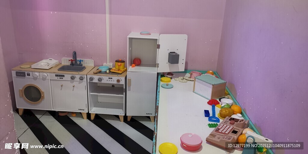 儿童梦幻厨房玩具场景