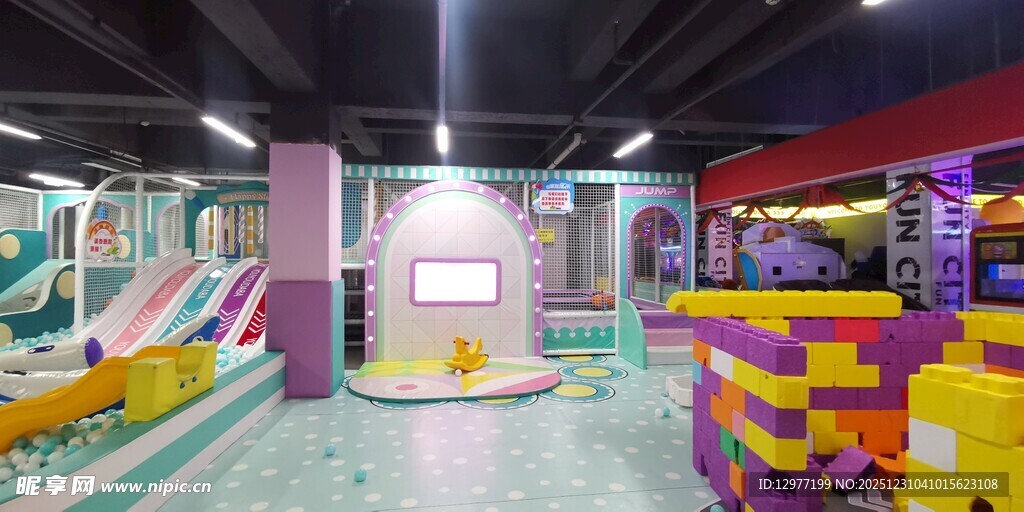 室内儿童游乐场场景