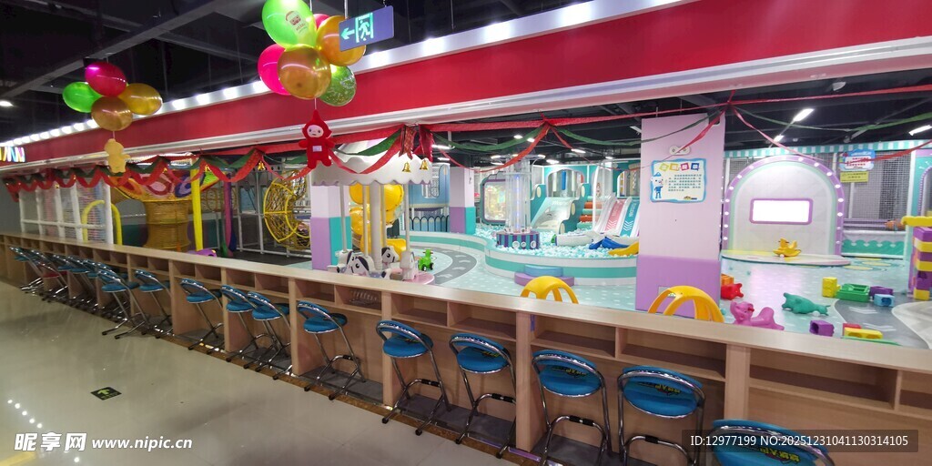 室内儿童游乐区场景