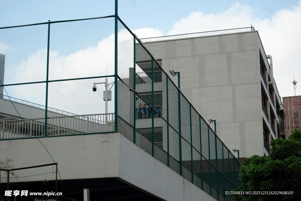 现代建筑玻璃围栏景观