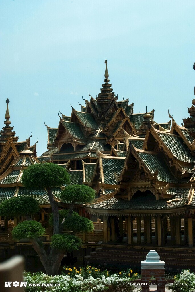 泰国华丽寺庙建筑景观