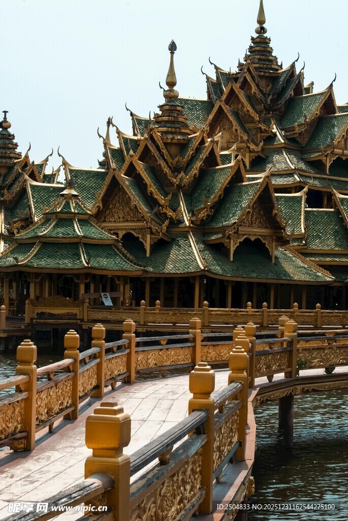 泰国水上传统华丽建筑