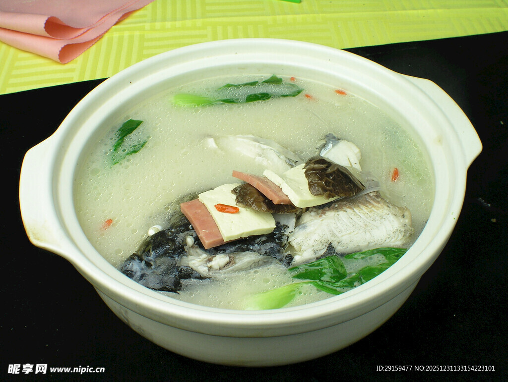 滋补乌鸡青菜养生汤