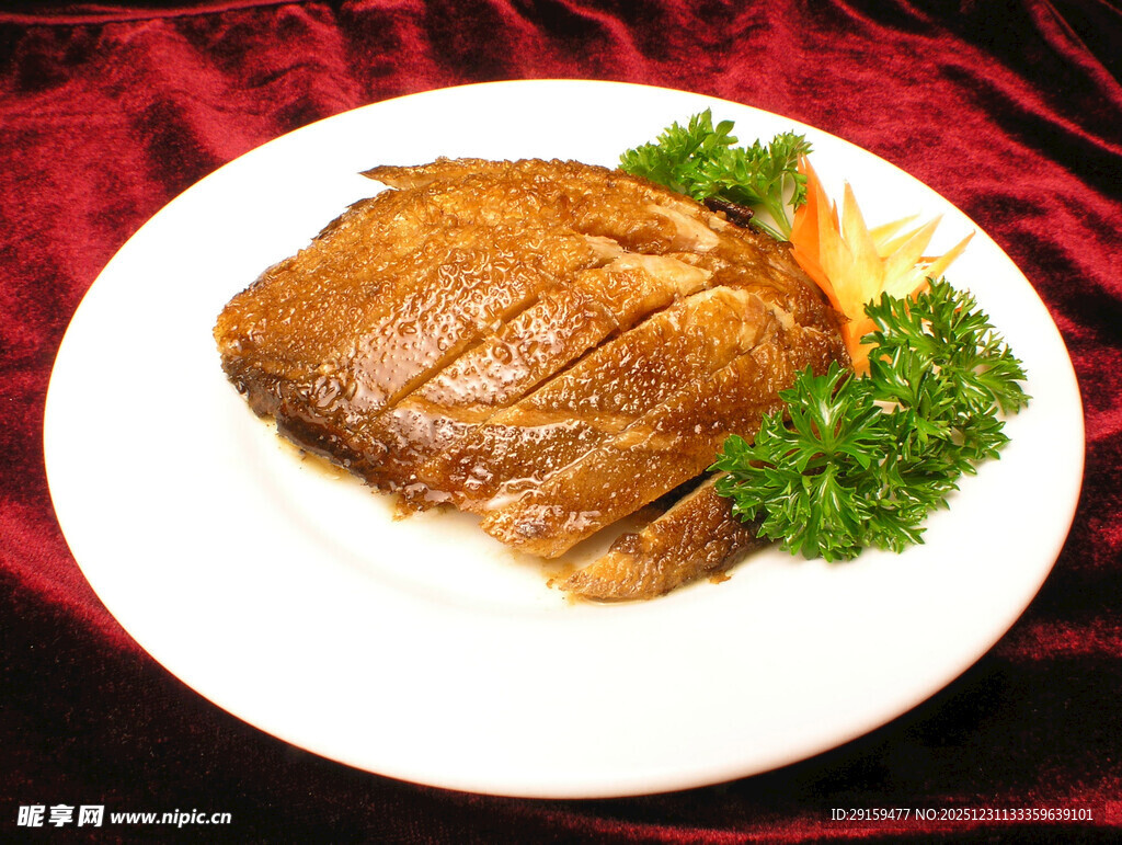 美味烤鸭摆盘精致