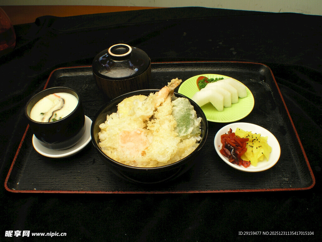 日式精致餐点摆盘展示