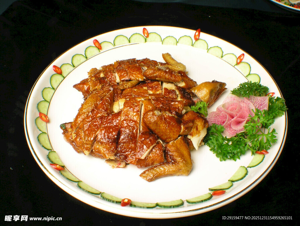 美味酱汁烧鸡摆盘精致