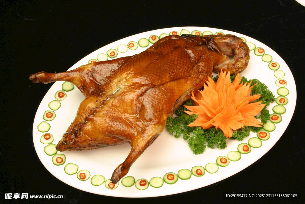 美味烤鸭摆盘精致