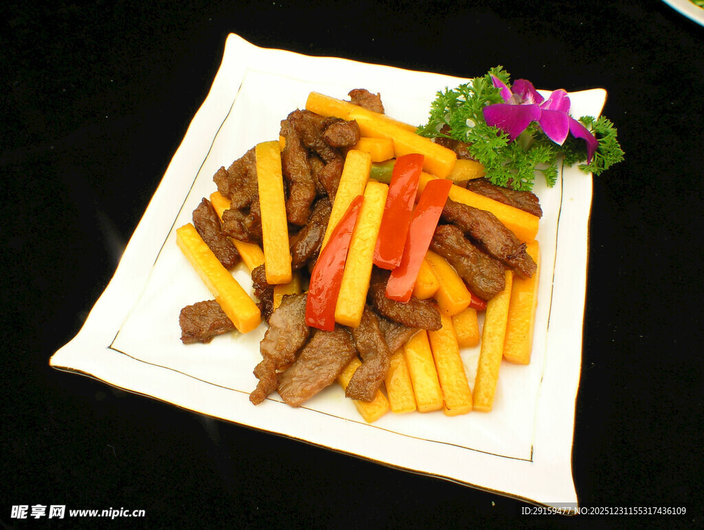 彩椒牛肉配薯条