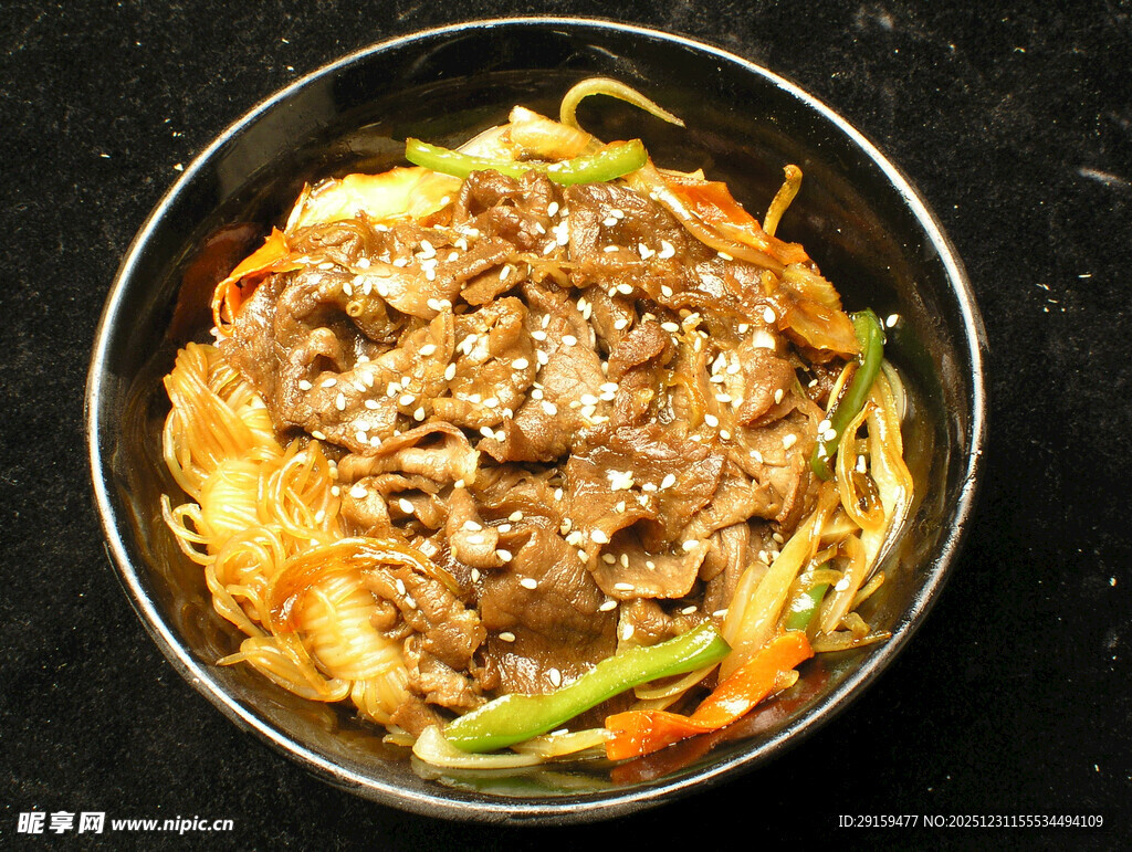 牛肉炒面美食特写