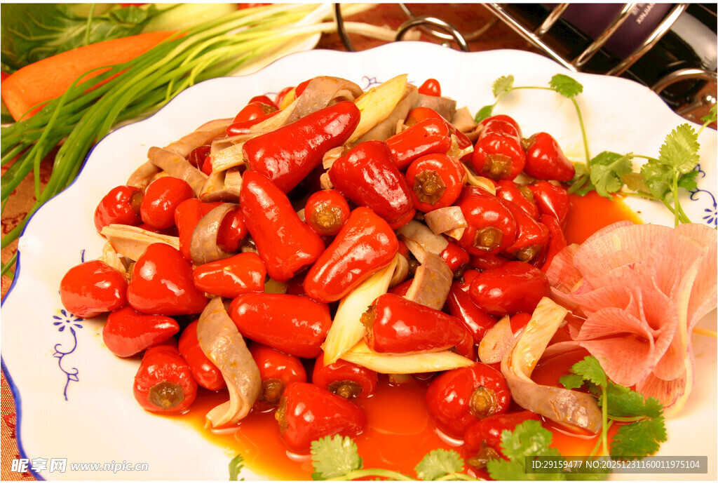 美味泡椒凤爪装盘展示