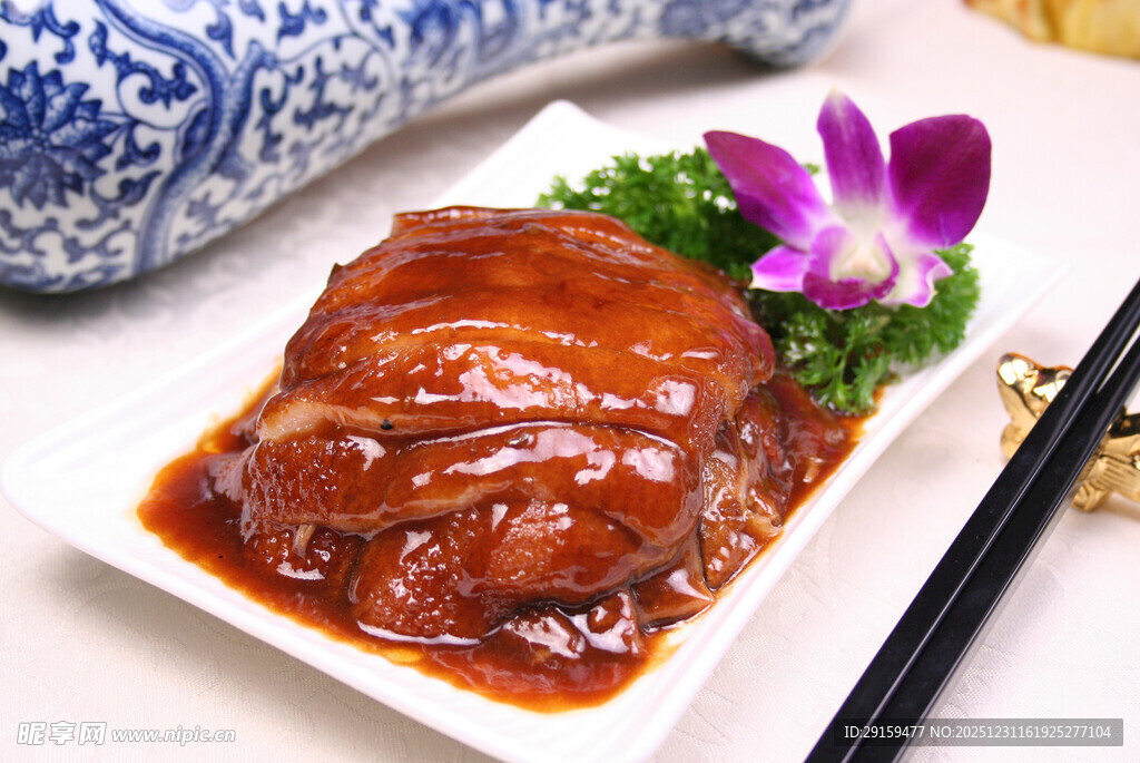 美味酱卤肘子摆拍图
