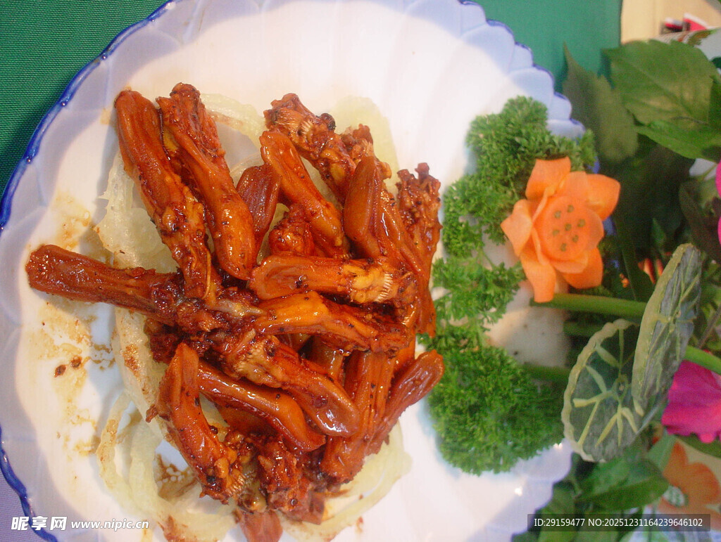 美味凤爪摆盘精致