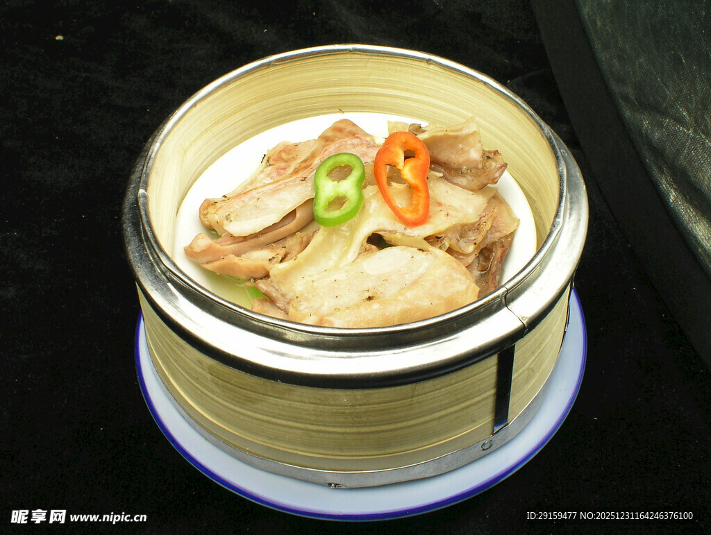 竹制蒸笼里的美味佳肴