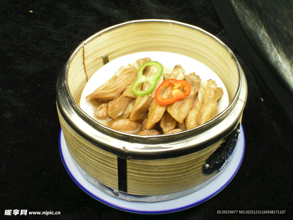 竹制蒸笼里的美味蒸菜