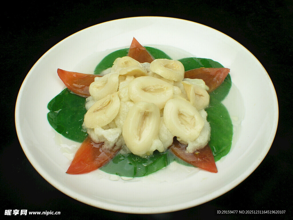 菠菜番茄配鱿鱼花