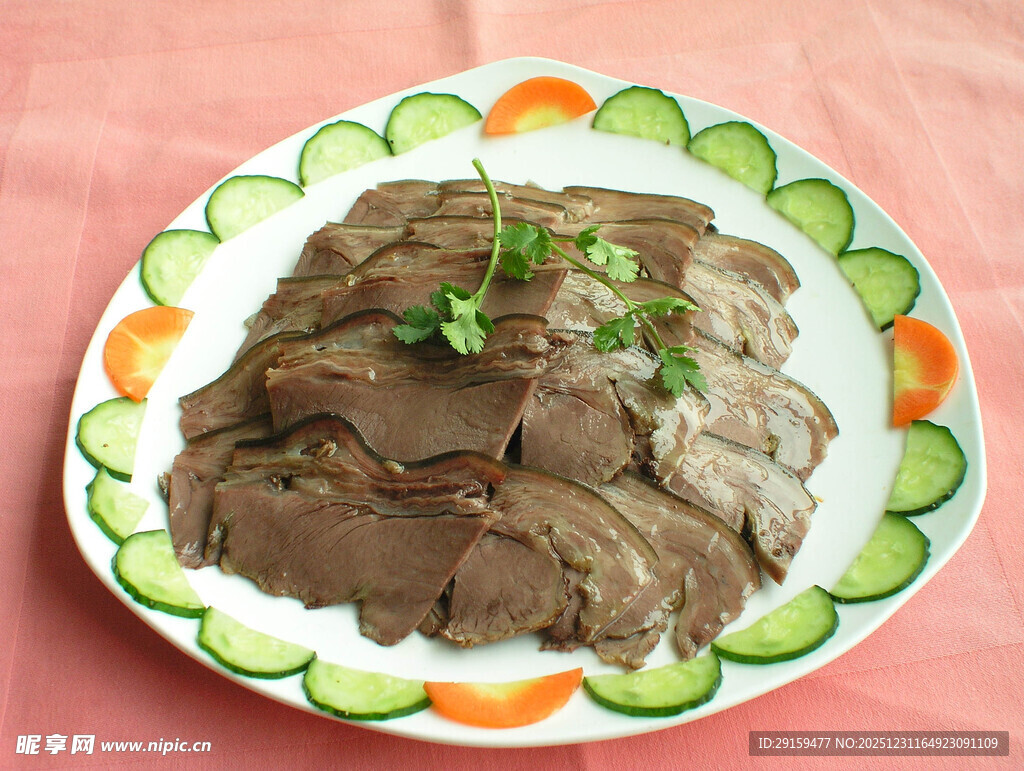 美味卤牛肉摆盘精致