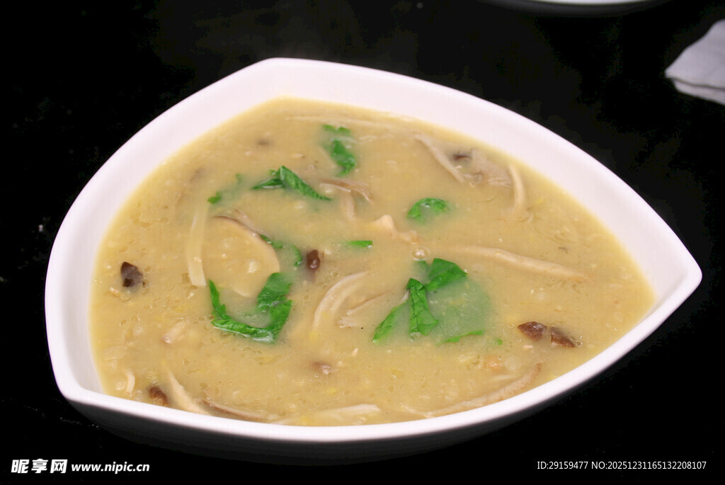 香浓菌菇蔬菜汤