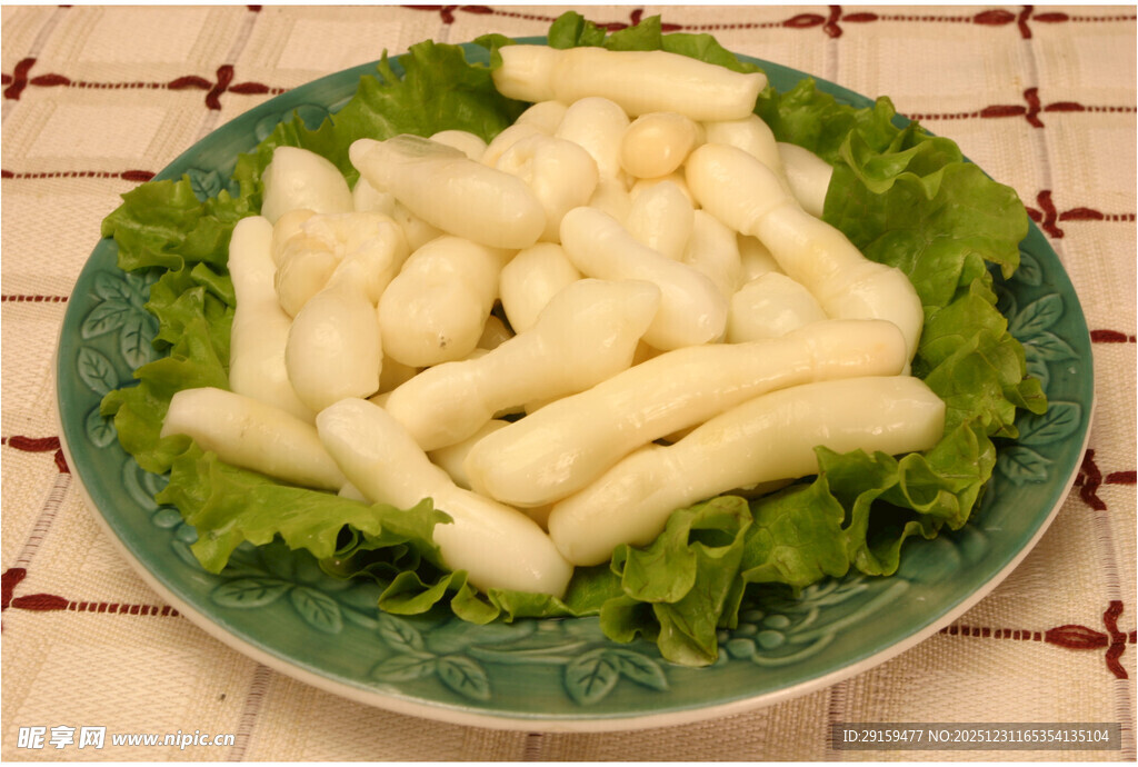 一盘鲜嫩的白玉菇