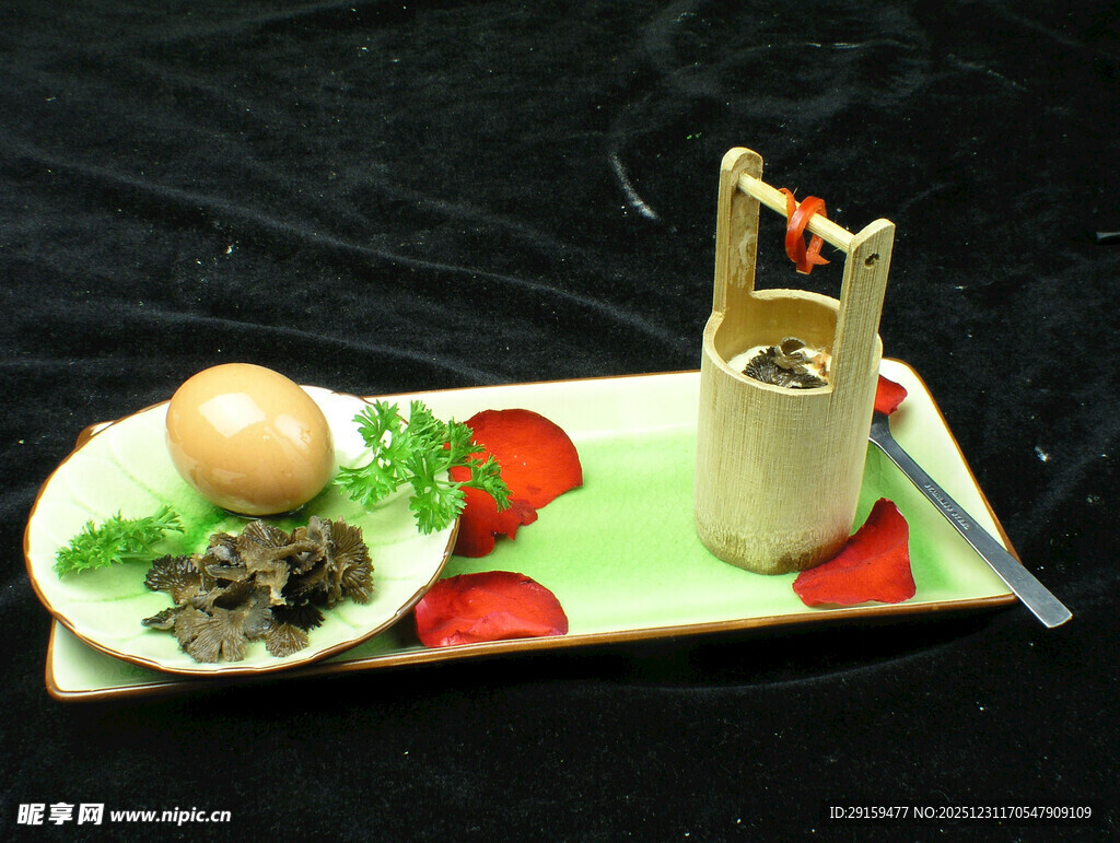 创意摆盘美食与独特餐具