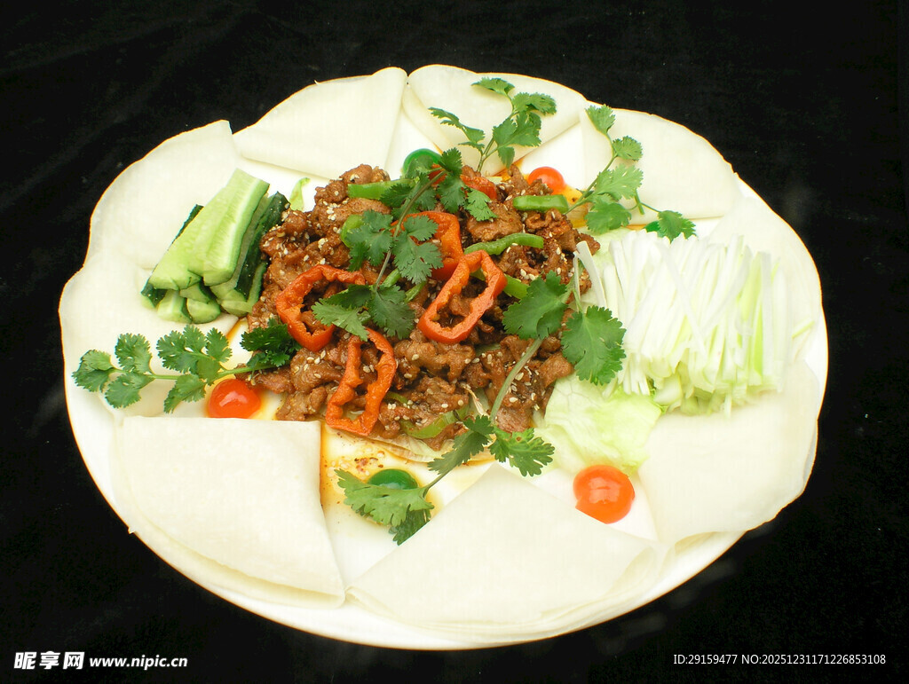 美味凉拌肉丝配蔬菜