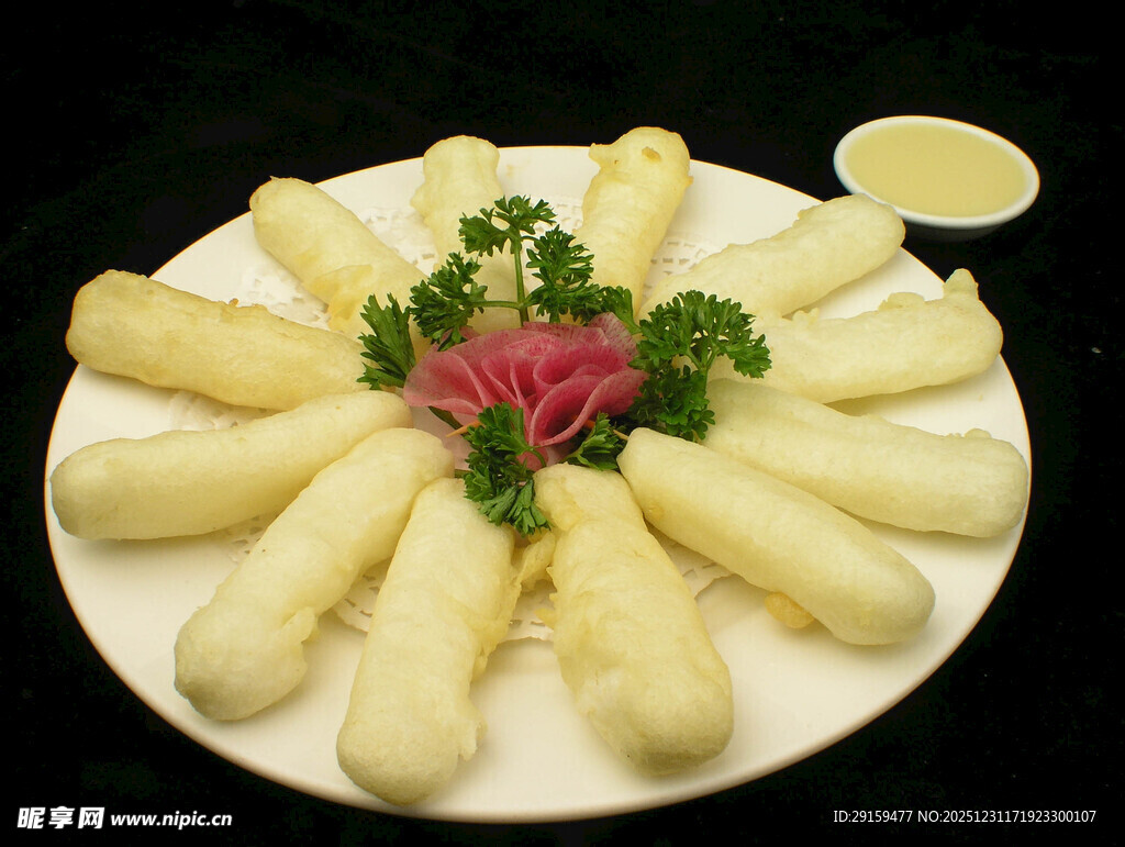 精致摆盘的特色酿馅菜品