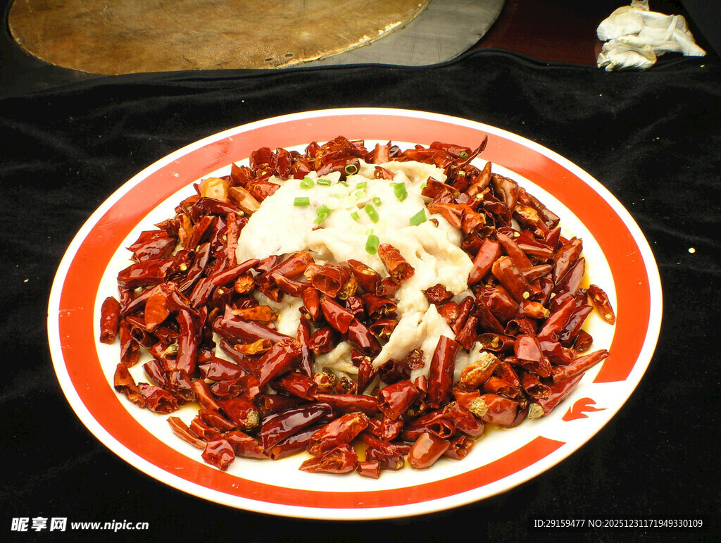 美味辣炒肉丝盖饭