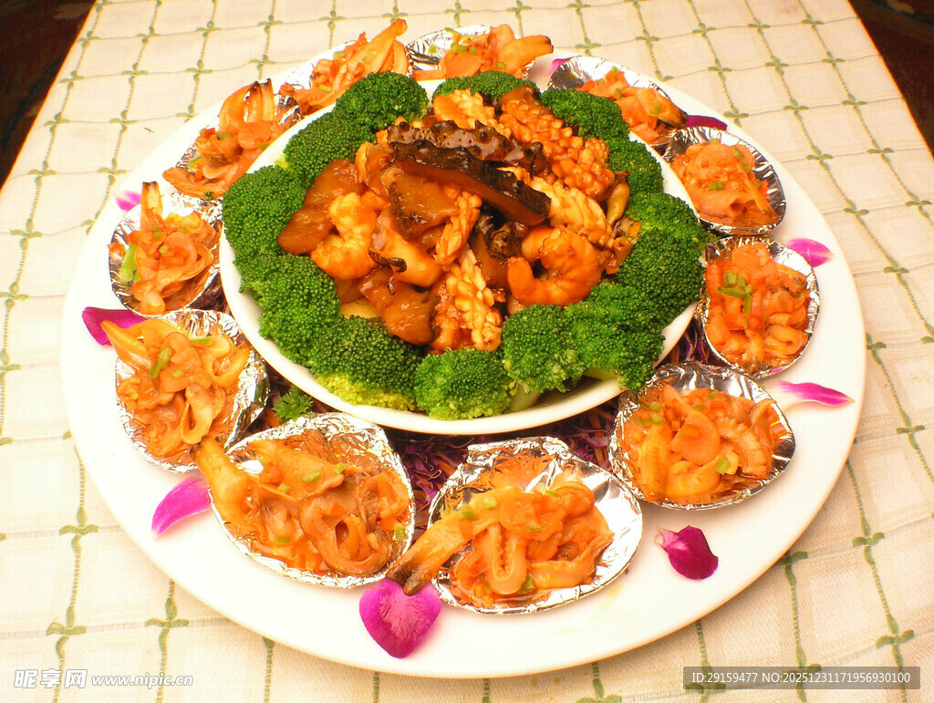 精美摆盘的海鲜佳肴