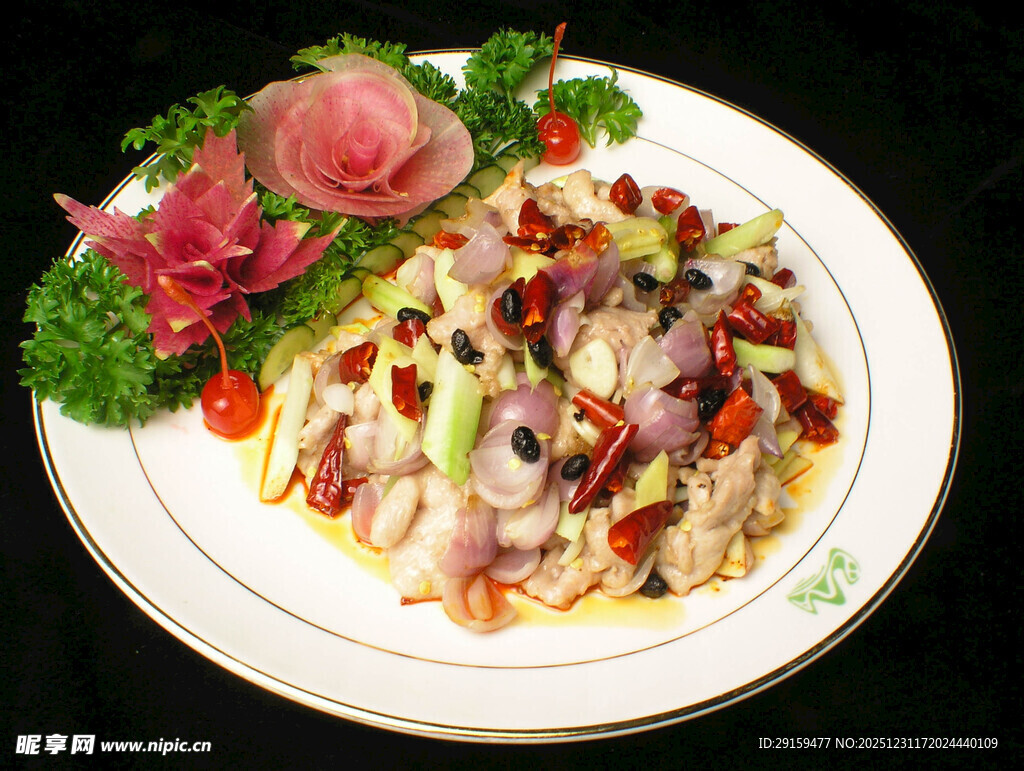 精美摆盘的特色风味菜肴