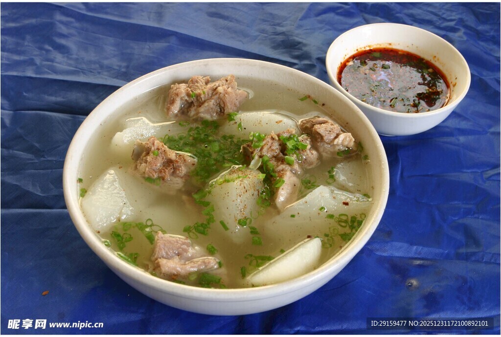 美味排骨萝卜汤