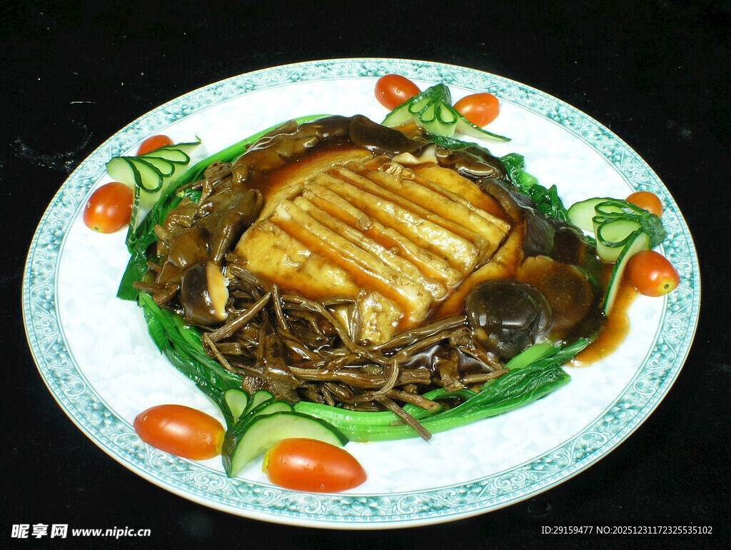 红烧豆腐配海带摆盘