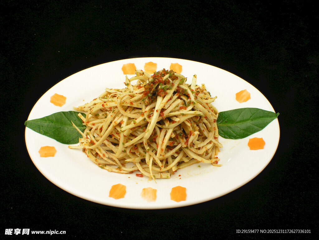 一盘美味的银鱼炒豆芽