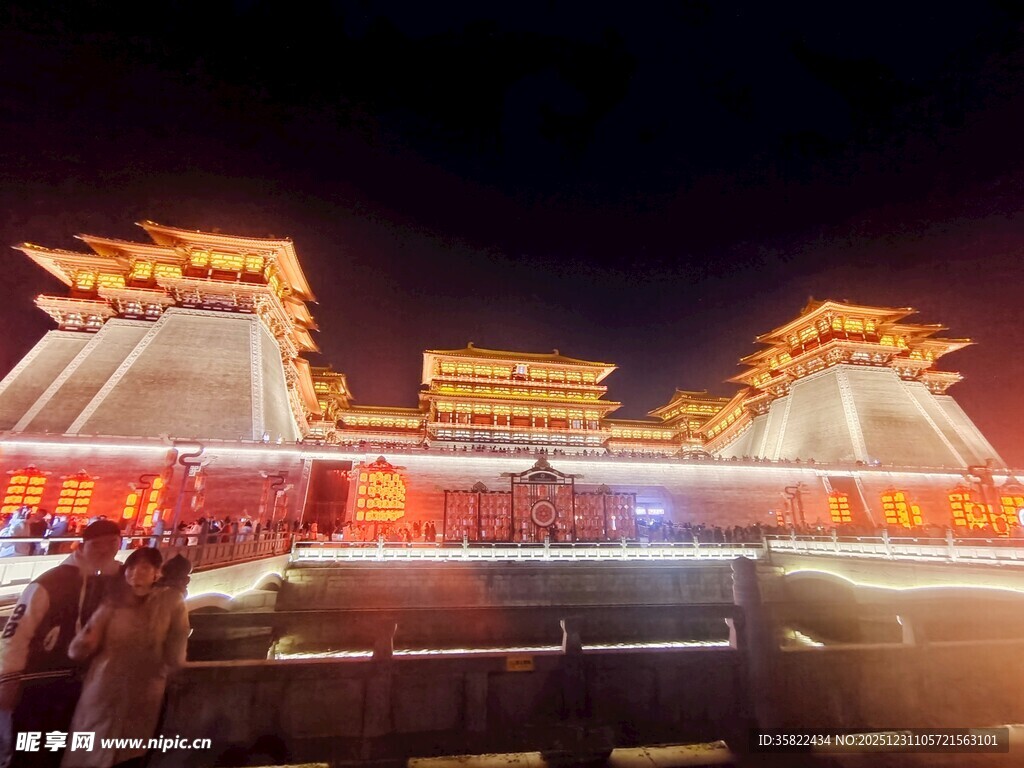 古城楼夜景璀璨灯火辉煌