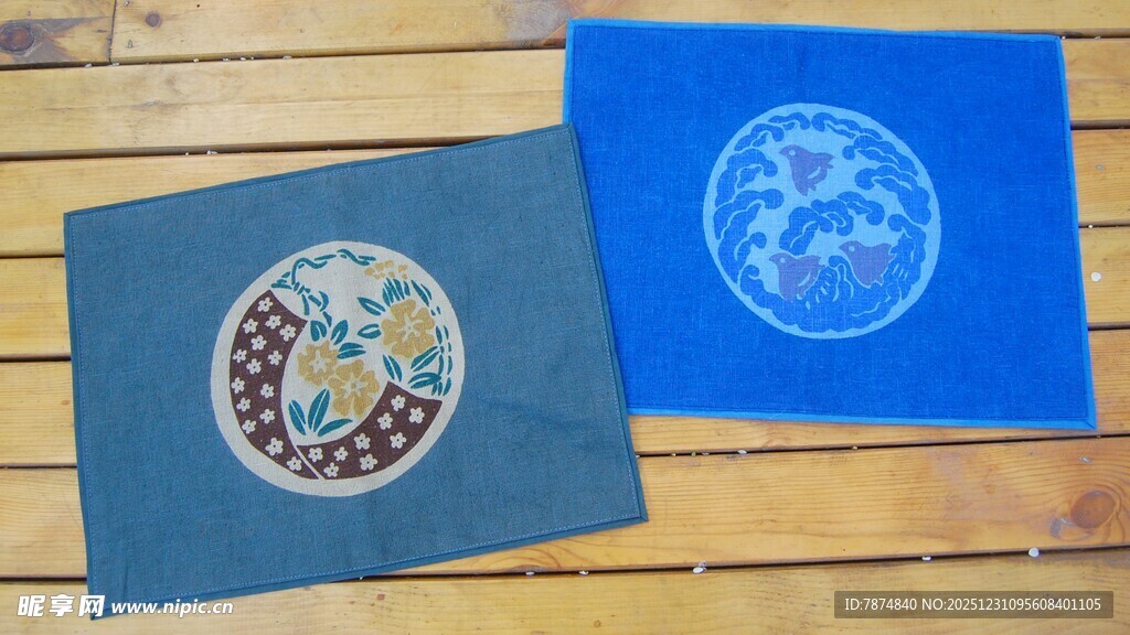 两款精美圆形图案装饰画