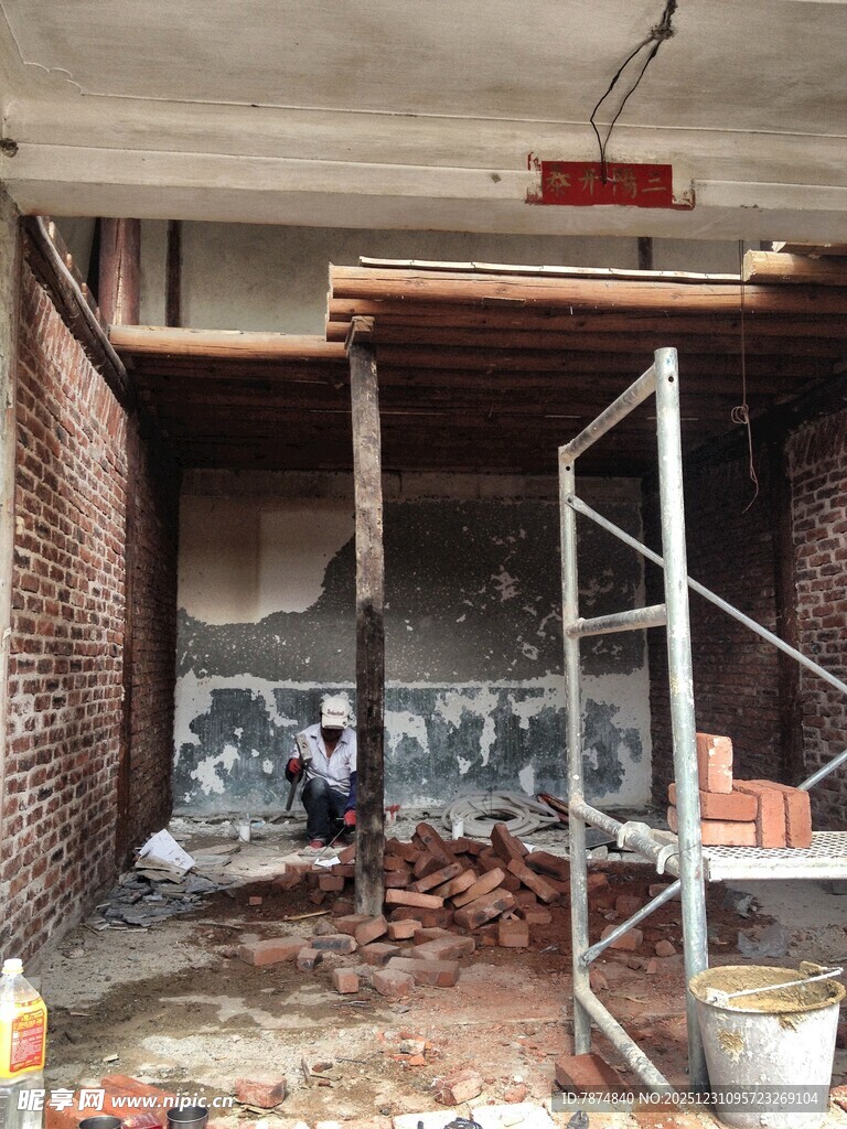 室内拆除施工现场