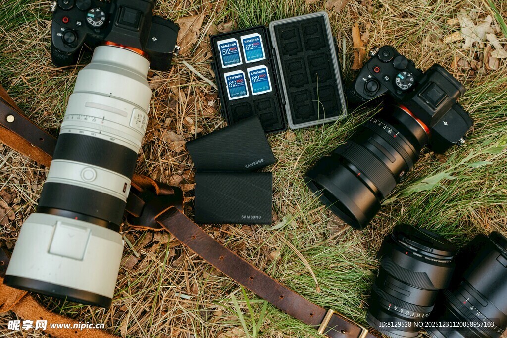 户外摄影器材摆放展示