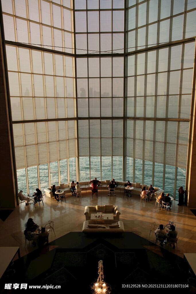 现代建筑内景静谧空间