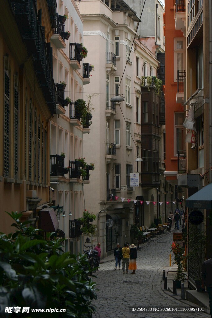  洲小巷的静谧街景