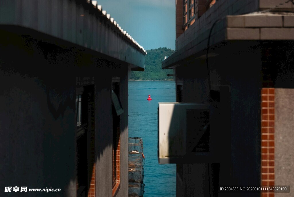 城市建筑间的狭窄通道