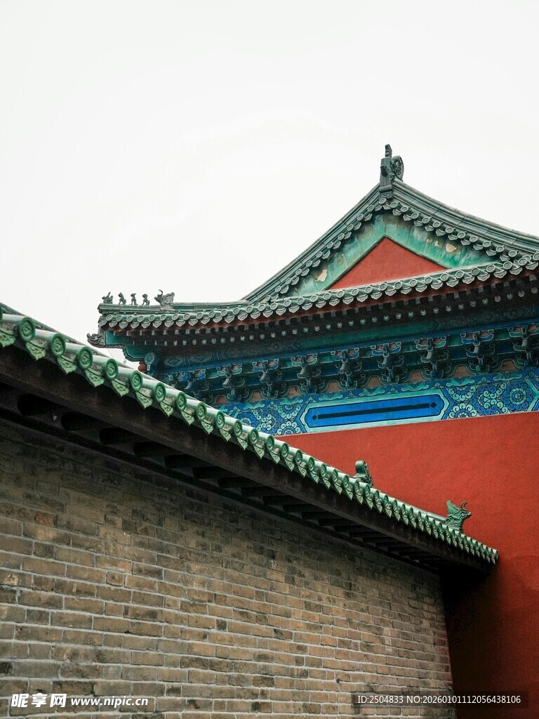 中式古建筑屋顶一角