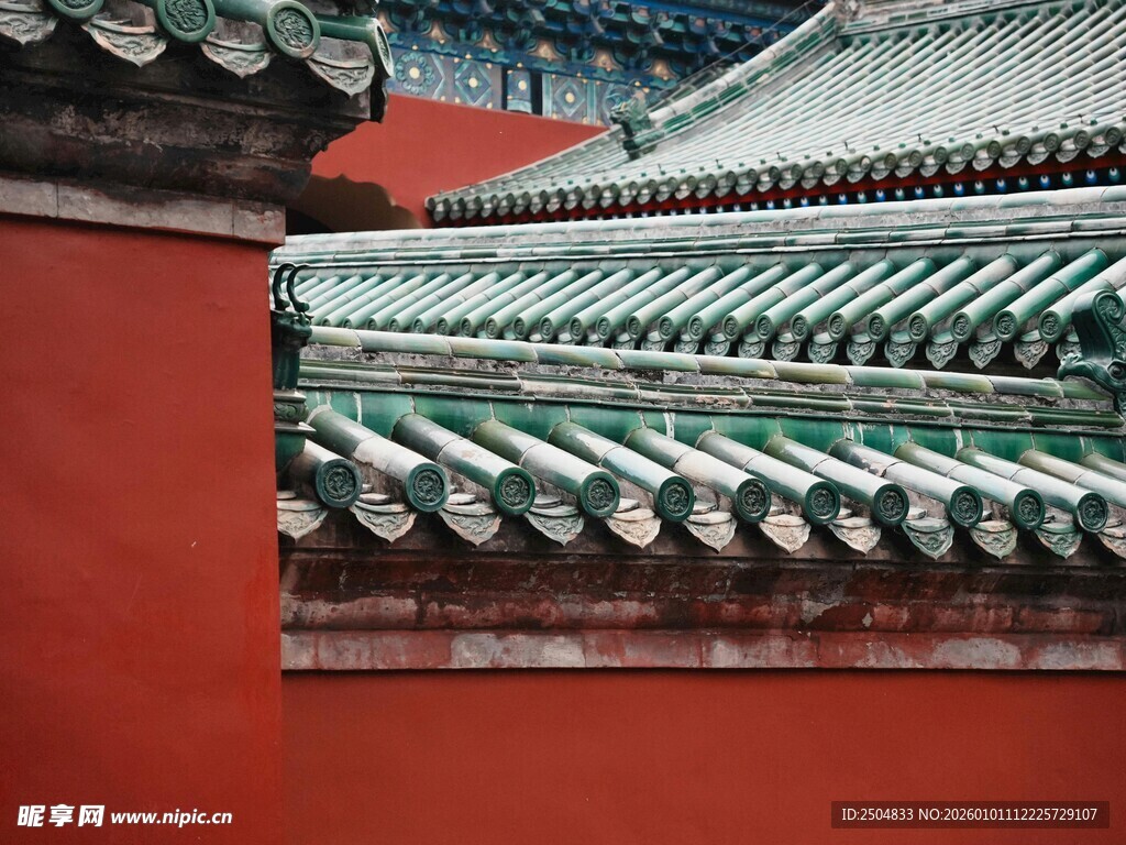 红墙青瓦古建筑一角