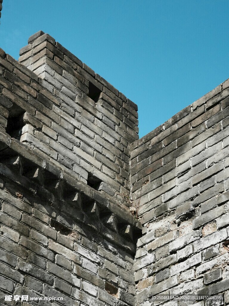 古老石砌城堡建筑一角