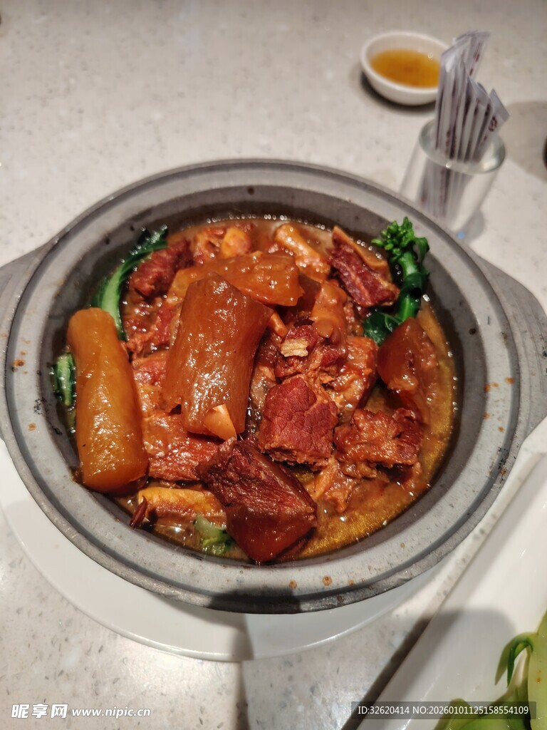 砂锅牛腩