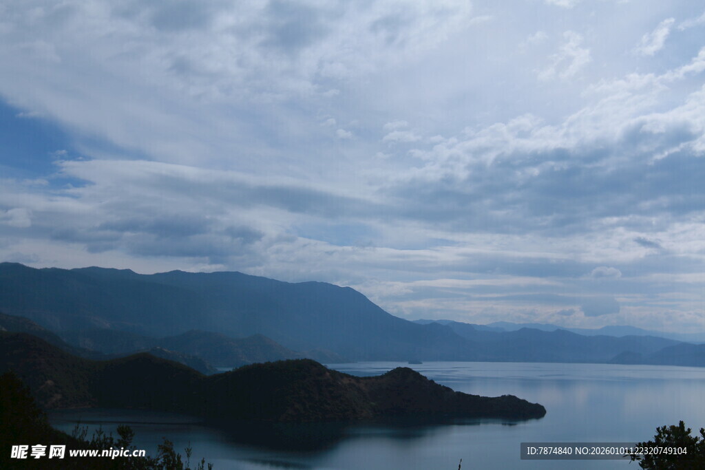 湖光山色间的壮美风景